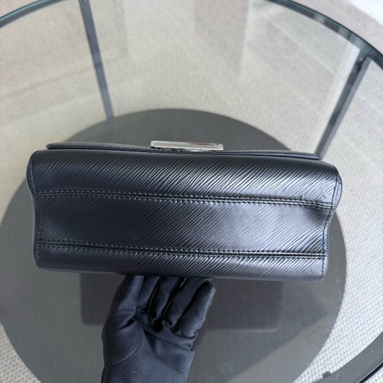 Image 1 of LOUIS VUITTON TWIST MEDIUM MM - EPI LEER ZWART MET ZILVEREN BESLAG