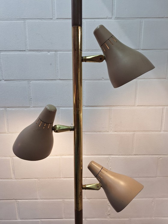 Image 1 of Lampadaire Lightolier de Gerald Thurston, style milieu du XXe siècle.