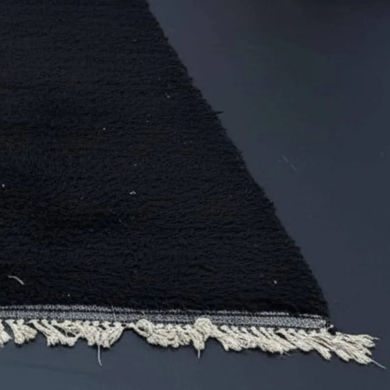 Eenvoudig zwart handgemaakt wollen vloerkleed 250cm x 150cm – Vloerkleden en tapijten, Wool, Modern (photo 6 of 9)