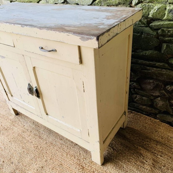 Image 1 of Antieke werkplaatskast / dressoir