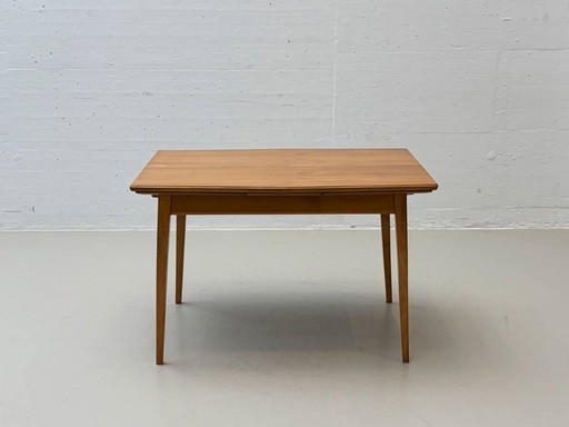 Uitschuifbare eettafel van kersenhout uit Willisau, Zwitserland, jaren 60.