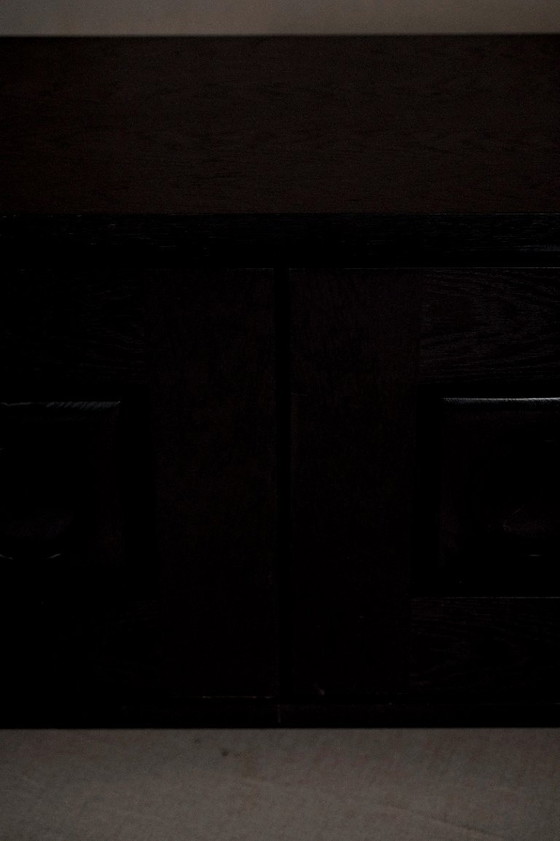 Image 1 of Laag brutalistisch dressoir in zwart eiken