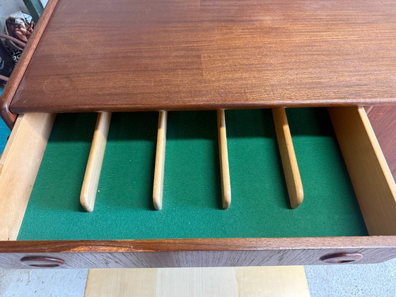 Mid-Century Modern Teak Sideboard (1960s) – Wood (photo 7 of 10)