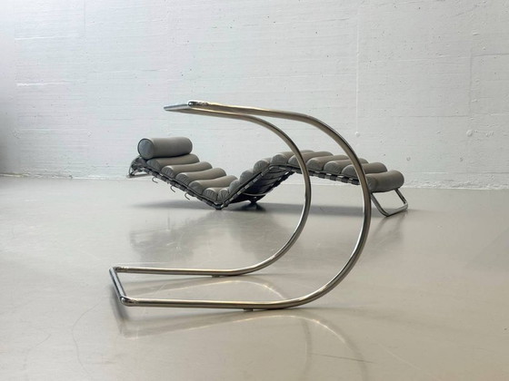 Image 1 of Elegante tumbona con tapicería y posición reclinable ajustable