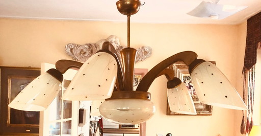 Hängelampe im Sixties-Design