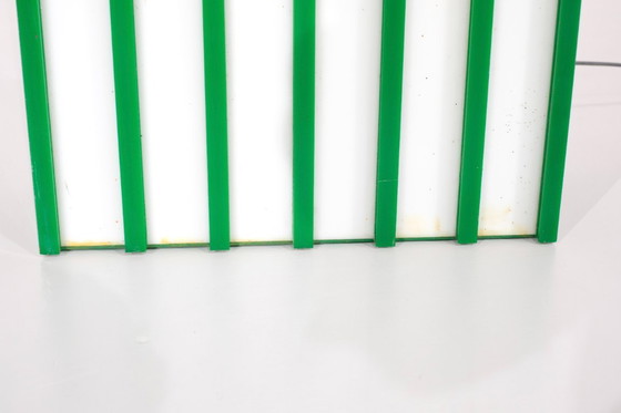 Image 1 of Lampadaire rectangulaire en plexiglas vert et blanc, Italie - années 1970