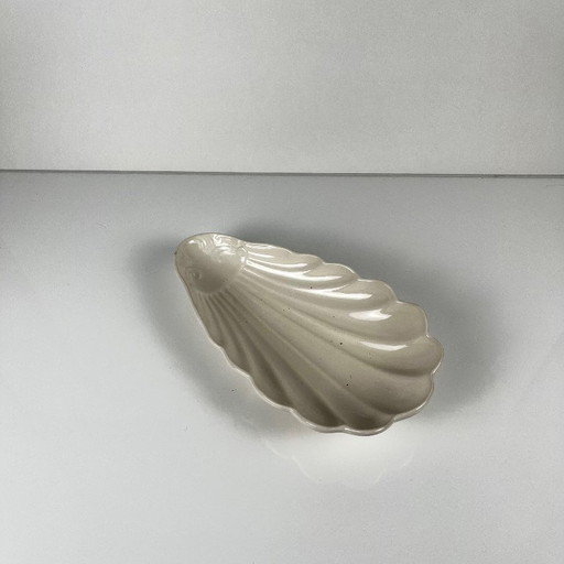 White seashell ramekin, 20th century