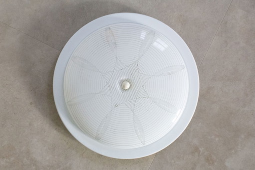 1 runde Space-Age-Deckenlampe