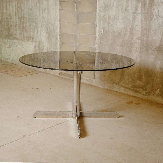 Image 1 of Roche Bobois (attrib.) - Table de salle à manger ronde en verre fumé et acier chromé - v. 1975 - France/Italie