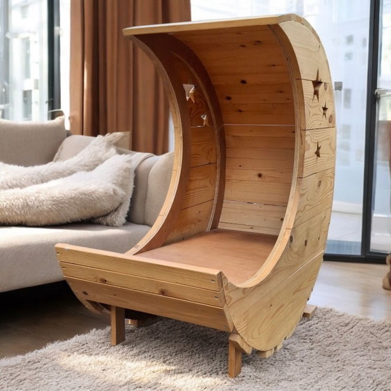 Image 1 of Cama para perros en forma de media luna hecha a mano