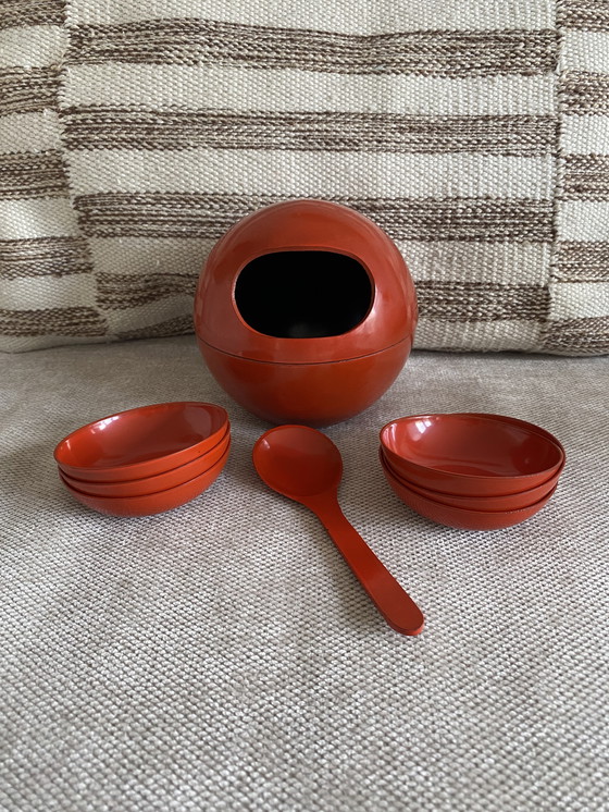 Image 1 of Space age peanut set complete 1970s