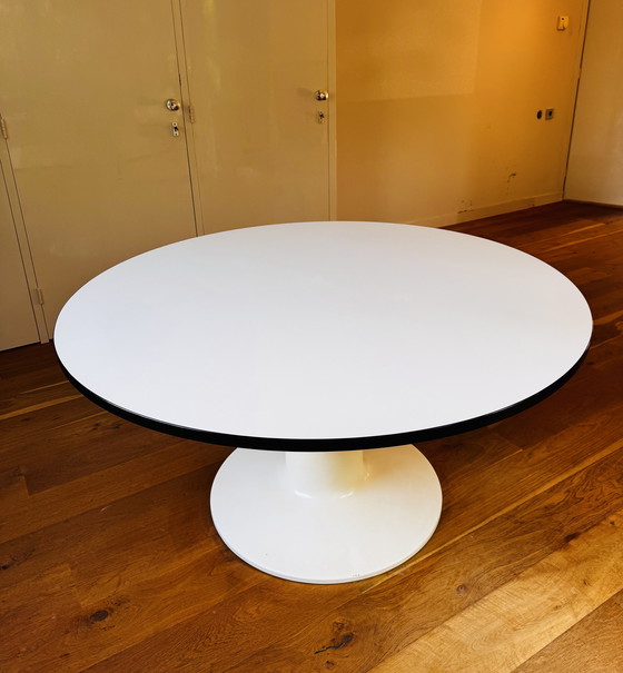 Image 1 of Eettafel wit rond zwarte bies