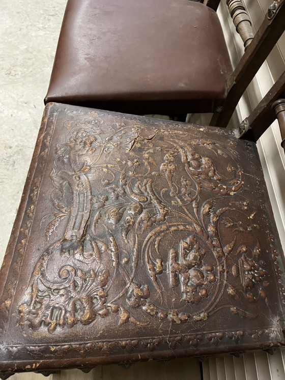 Prachtig antieke set stoelen cuir repoussé metalen siernagel – Eetkamerstoelen, Leather (photo 3 of 14)