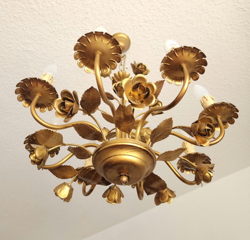 Lampadario tedesco in stile Hollywood Regency Honsel, a 8 bracci, placcato oro, con decorazioni floreali, anni '70.