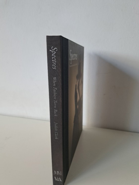 Spectres: When Fashion Turns Back – Momu, Coffee table books, Paper, Textile (photo 6 of 6)