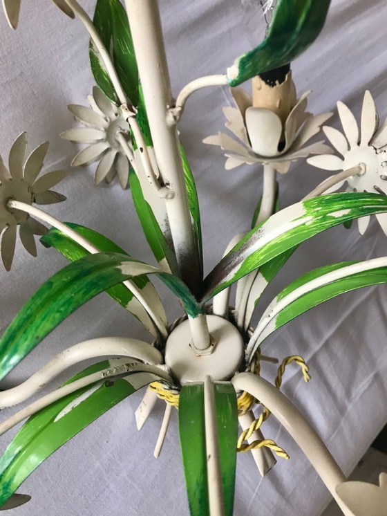 Image 1 of romantico lampadario anni '50 smaltato con bouquet di margherite