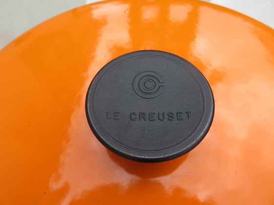 Image 1 of Cocotte "Le Creuset" Frankrijk, oranje geëmailleerd gietijzer, diameter 30cm