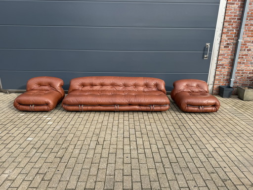 Cassina Soriana original de los años 70 de 4 plazas + 2x1 plazas Tobia & Afra Scarpa en cuero coñac