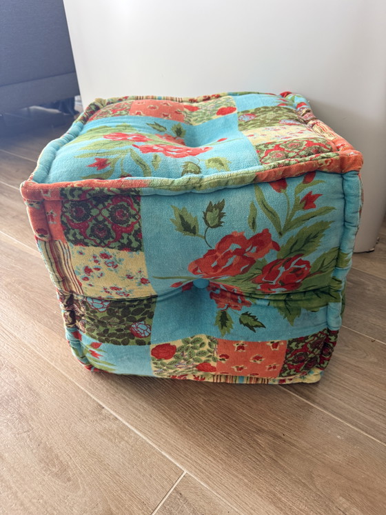 Image 1 of KARE Design Patchwork-Würfelpouf – Bunte florale Samt-Ottomane