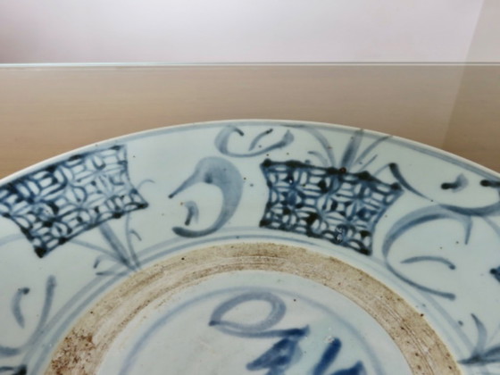 Image 1 of Ancien plat en porcelaine de Chine, dynastie Ming, Swatow, Zhangzhou, fin XVIIème