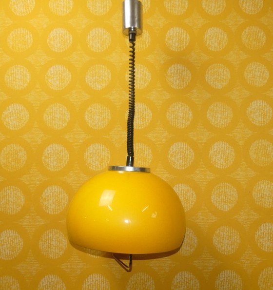 Image 1 of Lampada a sospensione degli anni '70, lampada a soffitto a sospensione Ø40cm plastica gialla/cromo