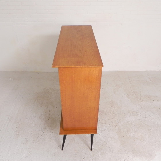 Image 1 of Secretaire met schuifdeuren op ranke poten, jaren 50