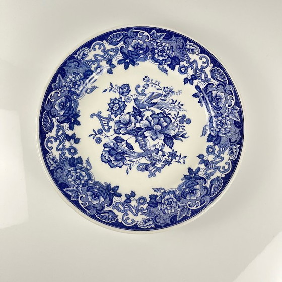 Image 1 of Antico piatto in terracotta blu con decorazione floreale e di uccelli, inizio XX secolo