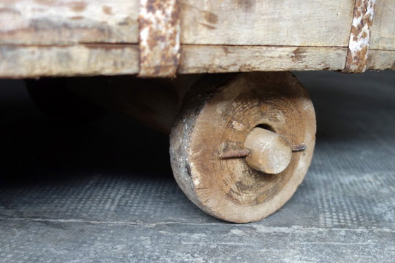 Image 1 of Antike Hochzeitstruhe aus Holz und Eisen, Indien, 19. Jahrhundert