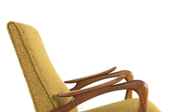 Image 1 of Fauteuil vintage jaune capitonné