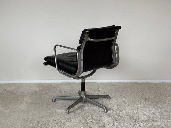 Image 1 of Sedia EA-208 Soft Pad in pelle nera, edizione storica ICF del 1973 di Charles Eames