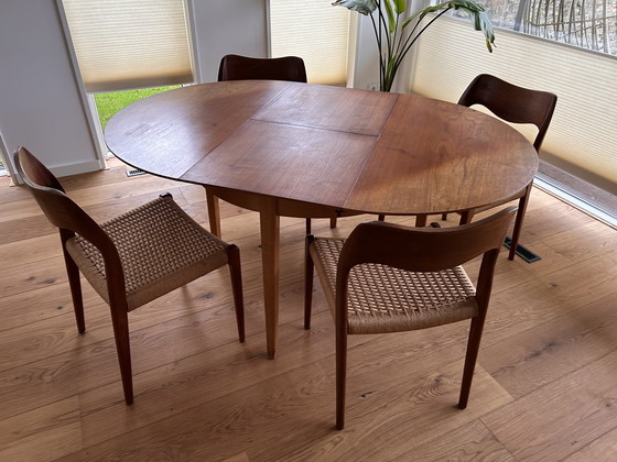 Image 1 of Scandinavische eetstoelen en eettafel van het merk  Niels O Mōller