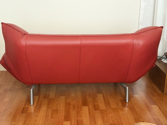 Leolux Tango design Sofa red leather (2-seater) – Metal (photo 6 of 6)