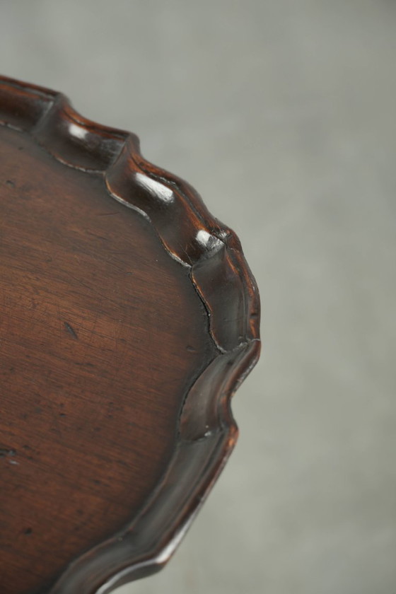 Image 1 of Elegant and subtle antique English wine table/plant/side table from the late 18th century