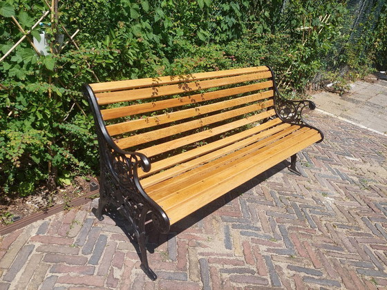 Image 1 of Klassieke gietijzeren tuinbanken met eiken latten