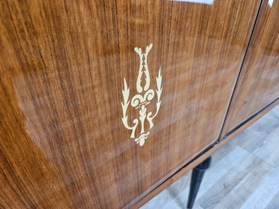 Image 1 of Aparador de caoba de mediados de siglo de 1960 con tapa de cristal