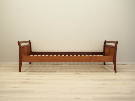 Image 1 of Lit en teck, design danois, années 1970, fabrication : Danemark