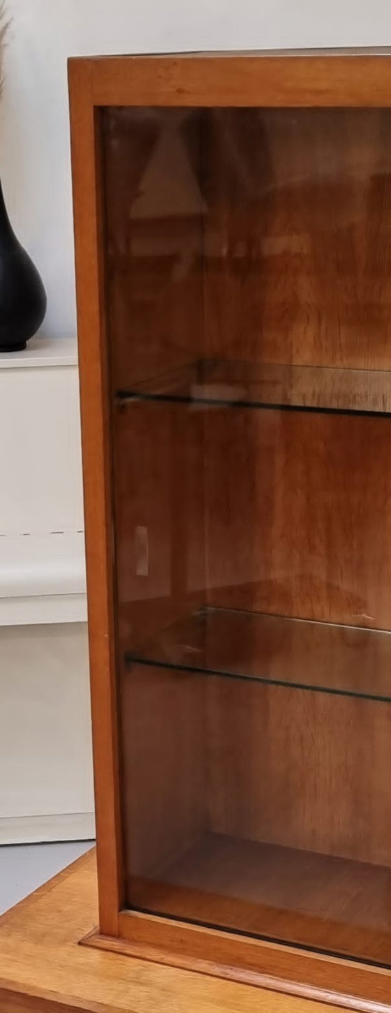 Image 1 of Vetrina di metà secolo