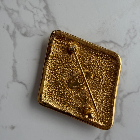 Spilla Chanel Vintage CC Rombo Placcata Oro 24k – Oggetti decorativi (photo 4 of 8)