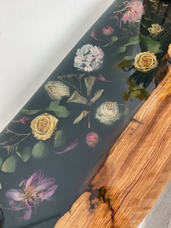 Image 1 of Tavolo unico realizzato in resina epossidica