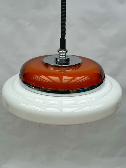 Vintage, imposante hanglamp in oranje en wit, geïnspireerd op het ruimtetijdperk | Verstelbaar Belgisch design, jaren 70