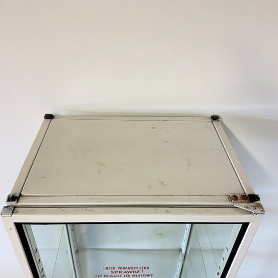Vintage Polish Medical Display Cabinet 1960s – Glass, Iron (photo 12 of 17)