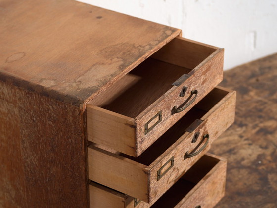 Cassettiera da scrivania giapponese in rovere e pino rosso, periodo Mid-Showa, c. 1945–1970 (photo 20 of 40)