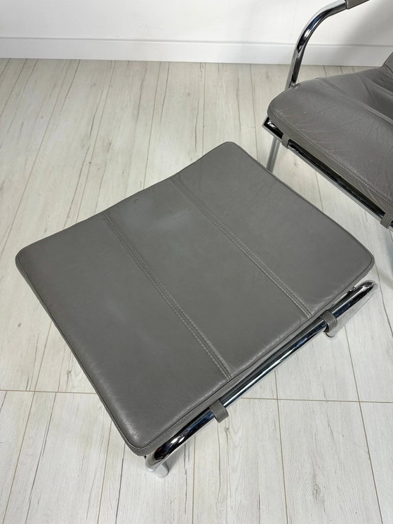 Image 1 of Vintage ‘Genni’ loungestoel met voetenbank van Gabriele Mucchi voor Zanotta, Italiaans design, jaren 80.