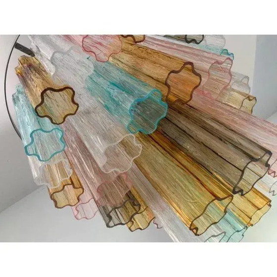 Image 1 of Coppia scultorea di lampadari contemporanei in vetro di Murano multicolore a forma di baule.