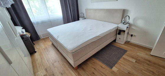 Image 1 of Base de cama con somier Swiss Sense de 180x200 cm, como nueva.