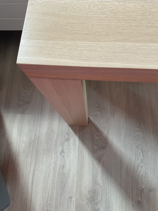 Moderne eikenhouten sitetable