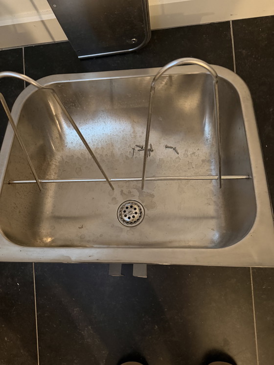 Image 1 of Sink mounted and immediately dismantled