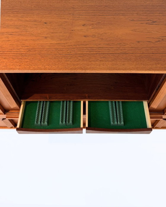 Image 1 of Deense vintage teakhouten dressoir uit de jaren 60 — Professioneel gerestaureerd