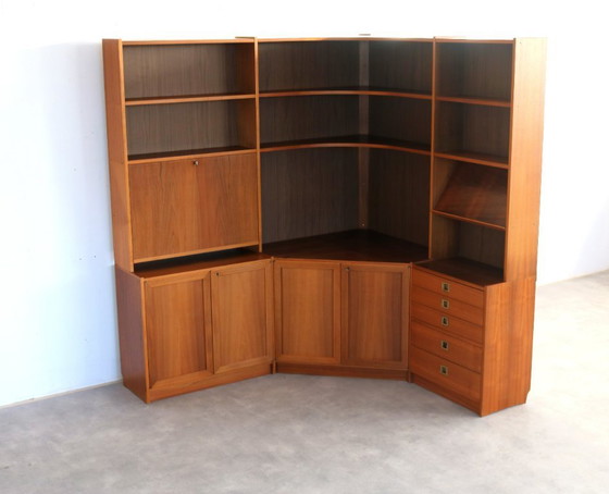 Image 1 of Mobiletto da parete/mobiletto angolare svedese d'epoca