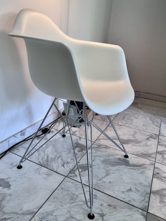 Image 1 of Vitra Sillón Eames de plástico DAR